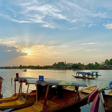 Green Paradise Houseboat - Centrally Heated Srinagar  Exterior photo