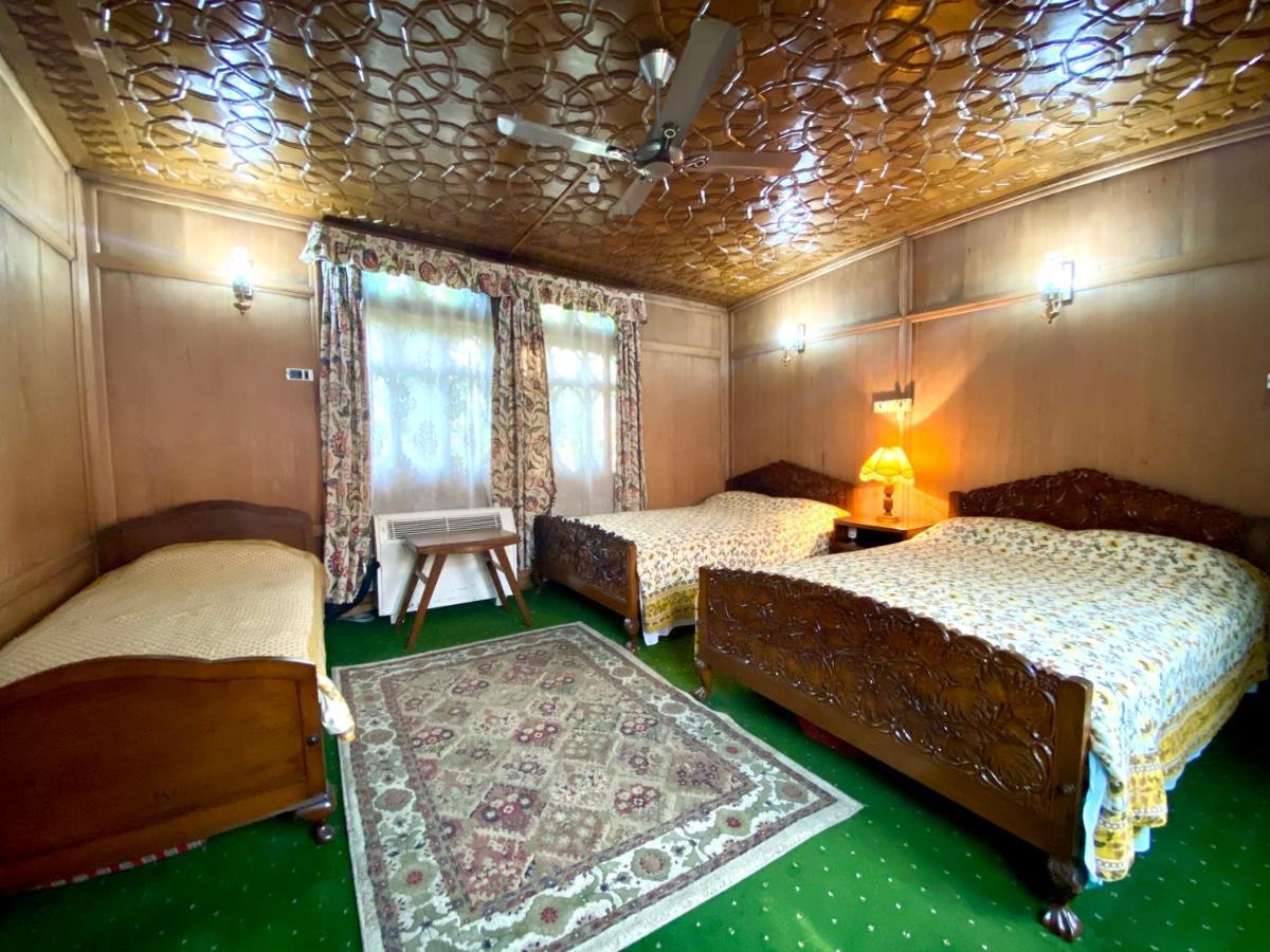 Green Paradise Houseboat - Centrally Heated Srinagar  Exterior photo